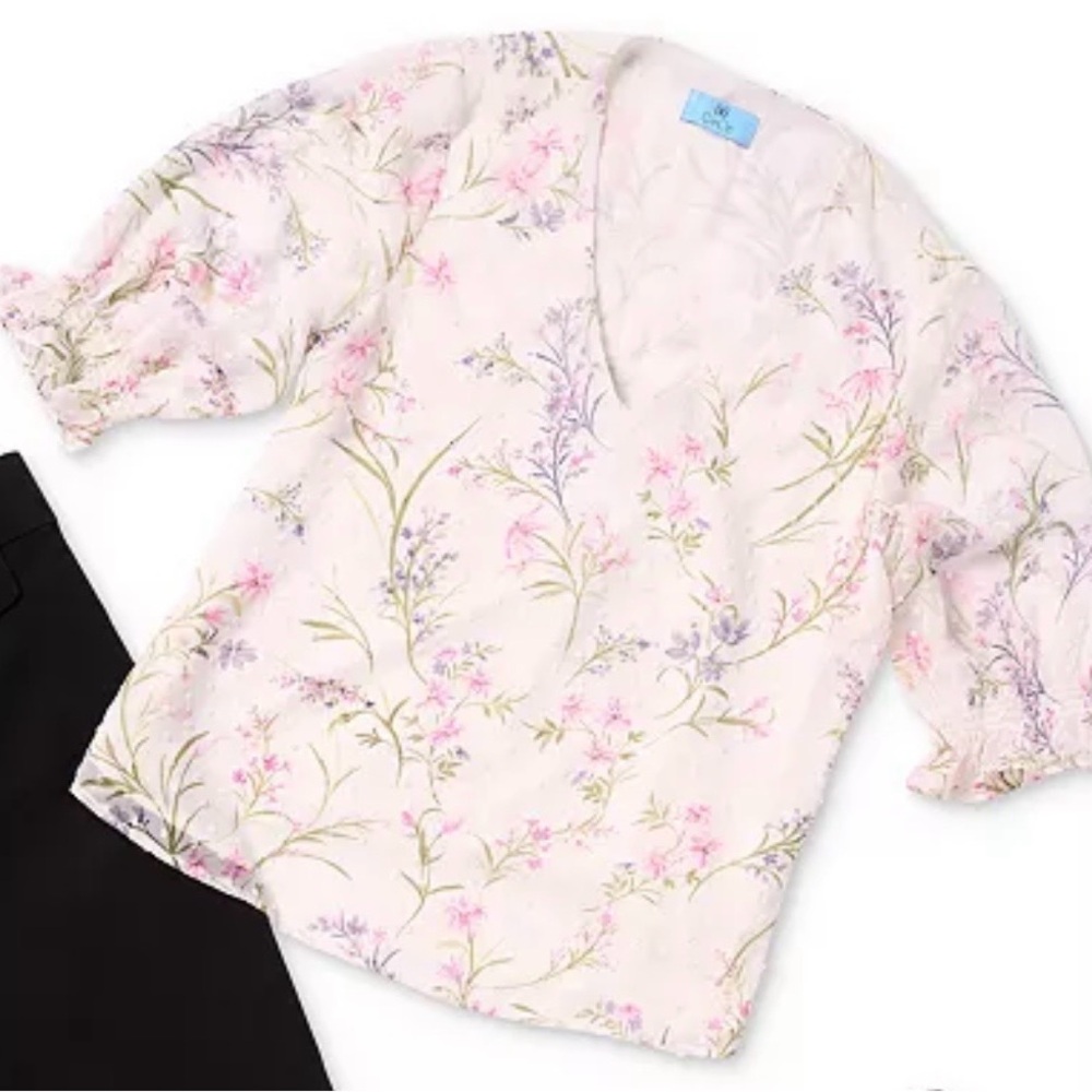 CeCe NWT Women's Swiss-Dot Floral-Print Blouse!